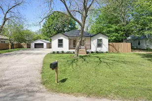1304 Rampart St, Columbus, TX 78934 - Photo 1