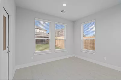 3231 Bushy Hawthorne Drive, Conroe, TX 77301 - Photo 6