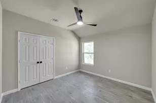 106 Harbor Ct Dr, Conroe, TX 77356 - Photo 24