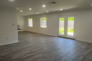 9007 Dunlap St, Houston, TX 77074 - Photo 4