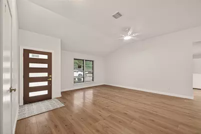 325 Hargett Street, Clute, TX 77531 - Photo 4