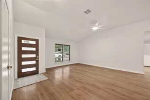 325 Hargett St, Clute, TX 77531 - Photo 4