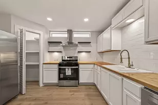 325 Hargett St, Clute, TX 77531 - Photo 12