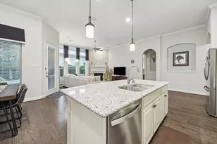 10910 Sarah Bluff Ln, Cypress, TX 77433 - Photo 12