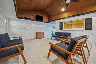 9710 Bob White Dr, Houston, TX 77096 - Photo 14