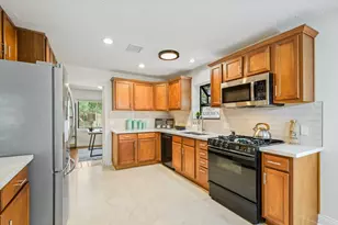321 Empress Ln, League City, TX 77573 - Photo 8