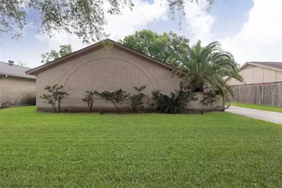 9211 Benning Drive, Houston, TX 77031 - Photo 2