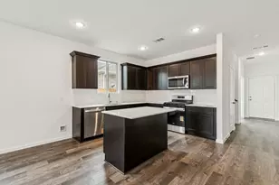 1009 S Oakhurst Dr, Dayton, TX 77535 - Photo 4