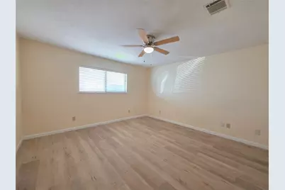 618 S Frazier Street #B, Conroe, TX 77301 - Photo 8