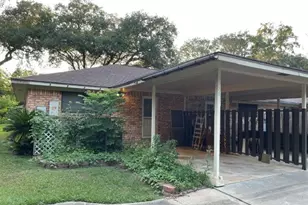 2100 Austin St, Bay City, TX 77414 - Photo 2