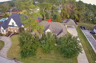 12510 Mystery Ln, Mont Belvieu, TX 77523 - Photo 2