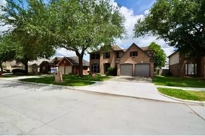 8819 Hedgestone Court, La Porte, TX 77571 - Photo 2