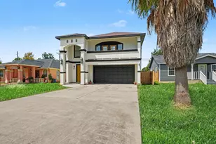 424 S Holmes St, La Porte, TX 77571 - Photo 2