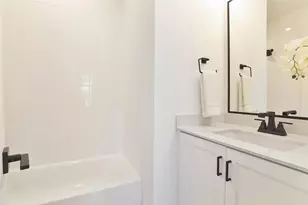 1020 W 15th 1/2 St, Houston, TX 77008 - Photo 8