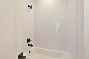 1020 W 15th 1/2 St, Houston, TX 77008 - Photo 8