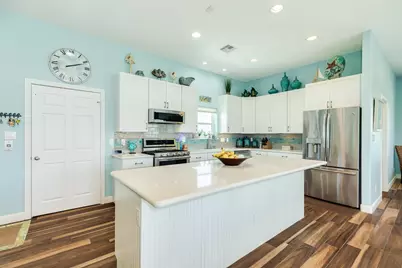 18502 E De Vaca, Galveston, TX 77554 - Photo 20
