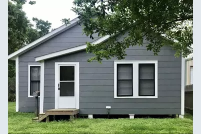 414 E Strand Street, El Campo, TX 77437 - Photo 2