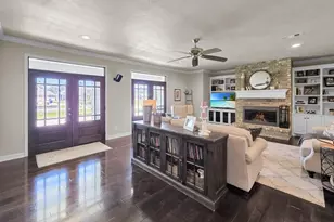 215 W Pineshadows Dr, Sour Lake, TX 77659 - Photo 6