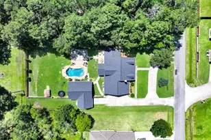 215 W Pineshadows Dr, Sour Lake, TX 77659 - Photo 4