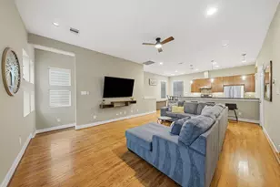 1036 W 24th St, Houston, TX 77008 - Photo 2