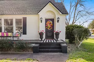 415 N Mechanic St, Weimar, TX 78962 - Photo 2