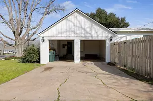 415 N Mechanic St, Weimar, TX 78962 - Photo 32