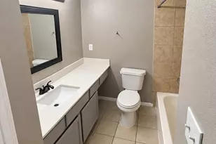7975 Streamside Dr, Houston, TX 77088 - Photo 4
