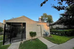10211 Sugar Branch Dr, Houston, TX 77036 - Photo 14