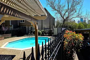 1860 White Oak Dr, Houston, TX 77009 - Photo 4