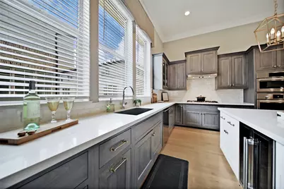 6015 Matthew Oaks Place, Houston, TX 77007 - Photo 4