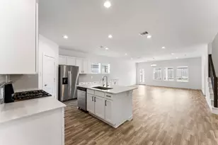 14215 Black Cyn Ln, Conroe, TX 77384 - Photo 2