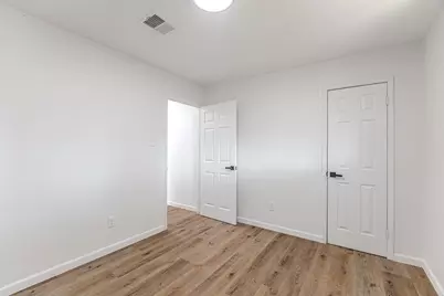 9214 Woodland Oaks Drive, Houston, TX 77040 - Photo 14