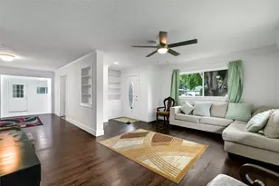 4713 Kinglet St, Houston, TX 77035 - Photo 4