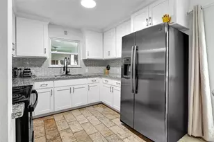 4713 Kinglet St, Houston, TX 77035 - Photo 12