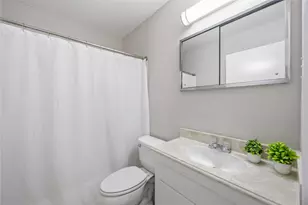 11607 Chimney Rock Rd, Houston, TX 77035 - Photo 16