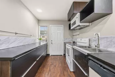 11607 Chimney Rock Road #C, Houston, TX 77035 - Photo 6