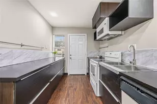 11607 Chimney Rock Rd, Houston, TX 77035 - Photo 6