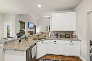 706 Overbrook Dr, Huntsville, TX 77340 - Photo 14