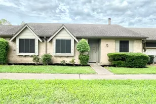 3918 Laura Leigh Dr, Friendswood, TX 77546 - Photo 2