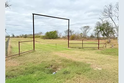 0 Cr-212, Angleton, TX 77515 - Photo 2