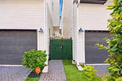 1034 W 15th 1/2 Street, Houston, TX 77008 - Photo 4