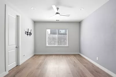 1034 W 15th 1/2 Street, Houston, TX 77008 - Photo 10