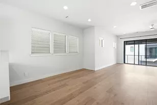 1034 W 15th 1/2 St, Houston, TX 77008 - Photo 16