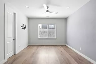 1034 W 15th 1/2 St, Houston, TX 77008 - Photo 12