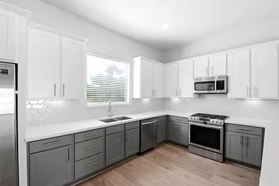 1034 W 15th 1/2 Street, Houston, TX 77008 - Photo 14