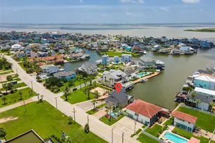 1507 Tiki Dr, Tiki Island, TX 77554 - Photo 44