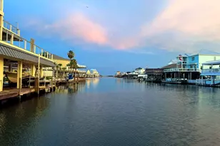 1507 Tiki Dr, Tiki Island, TX 77554 - Photo 2
