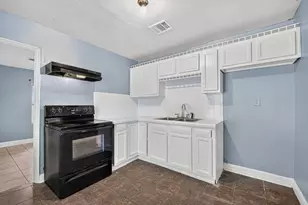 7319 Mountbatten Rd, Houston, TX 77033 - Photo 4
