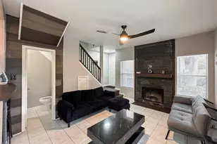 2021 Spenwick Dr, Houston, TX 77055 - Photo 2