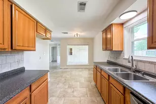 217 Mary Ann Dr, Friendswood, TX 77546 - Photo 12